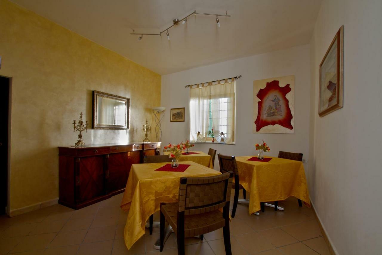モンテムルロ Borgo Della Rocca Bed & Breakfast エクステリア 写真