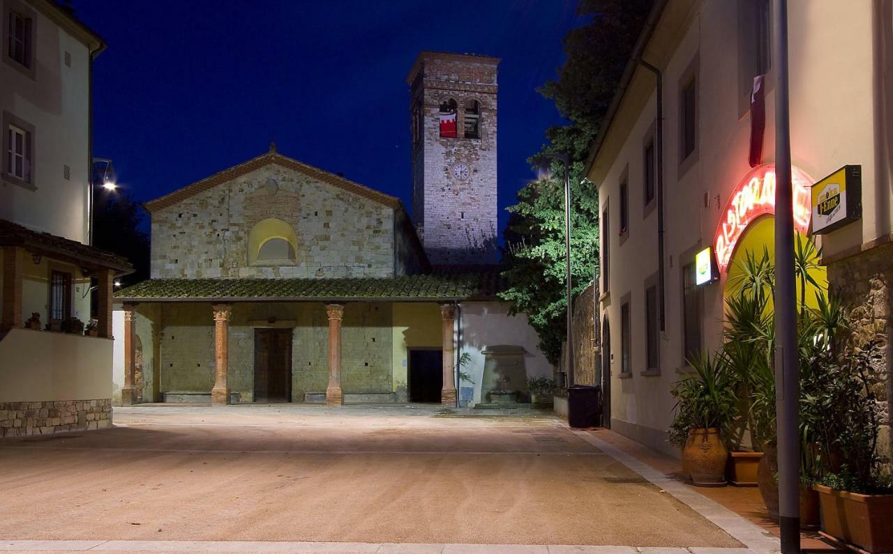 モンテムルロ Borgo Della Rocca Bed & Breakfast エクステリア 写真