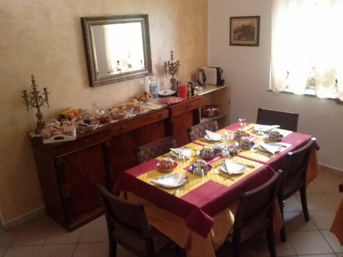 モンテムルロ Borgo Della Rocca Bed & Breakfast エクステリア 写真