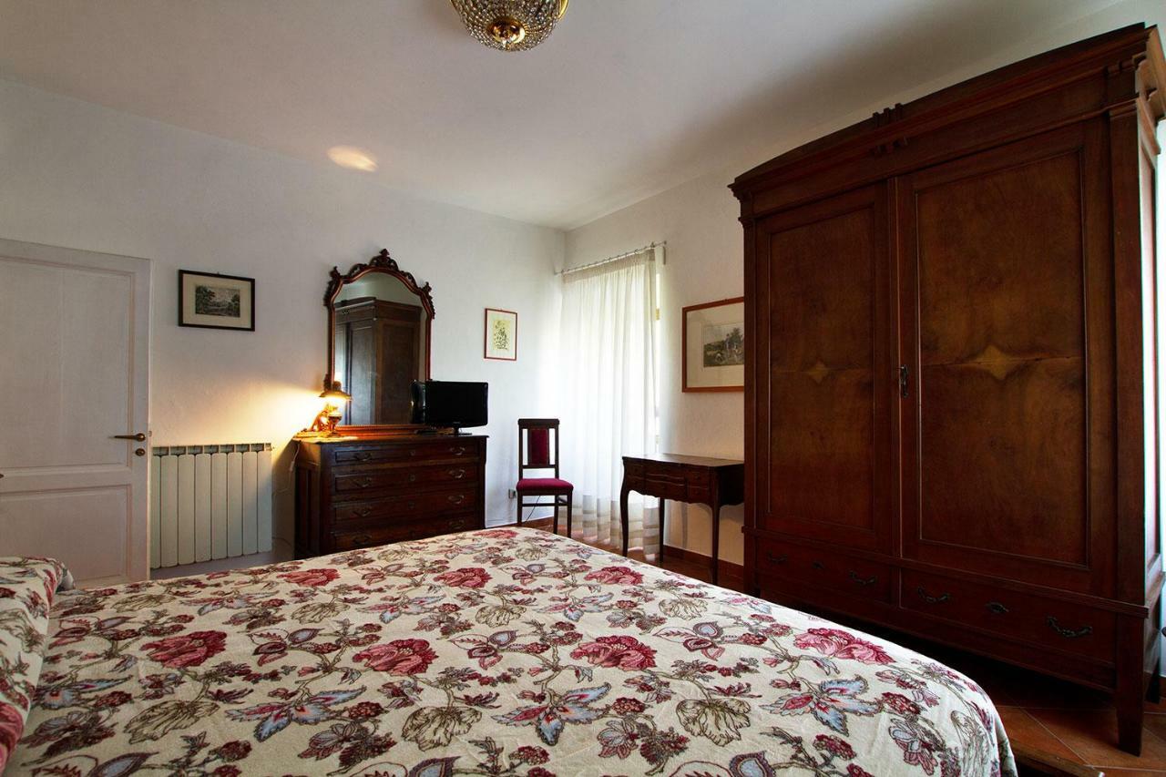 モンテムルロ Borgo Della Rocca Bed & Breakfast エクステリア 写真