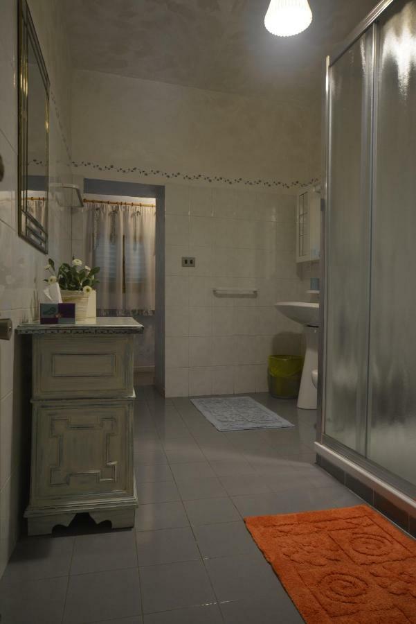 モンテムルロ Borgo Della Rocca Bed & Breakfast エクステリア 写真