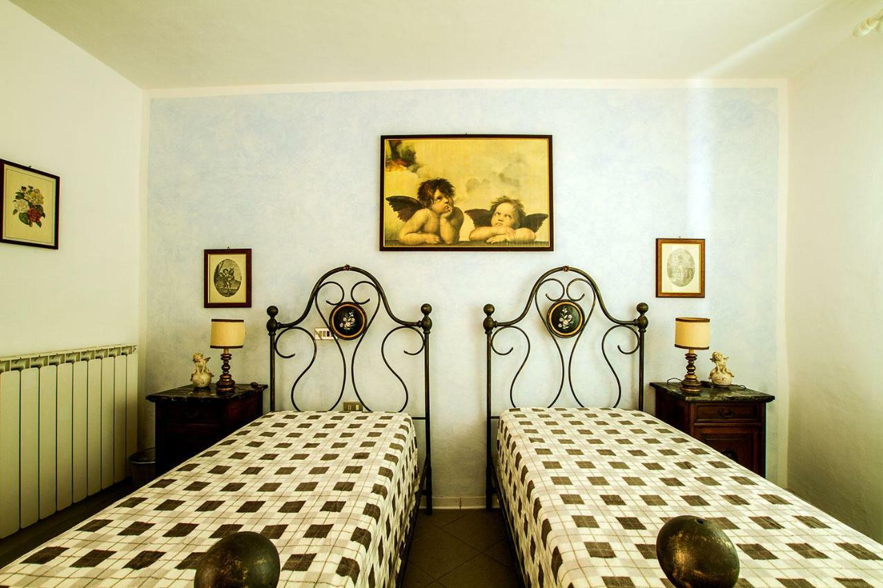 モンテムルロ Borgo Della Rocca Bed & Breakfast エクステリア 写真