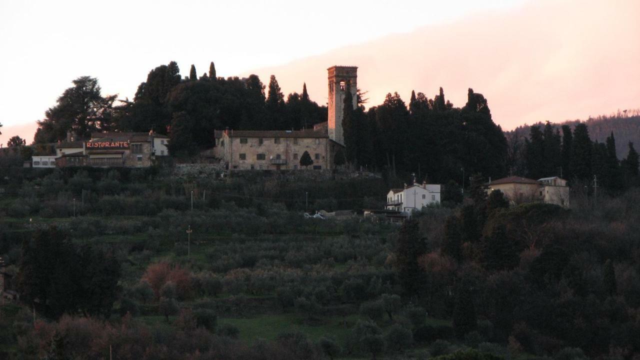 モンテムルロ Borgo Della Rocca Bed & Breakfast エクステリア 写真