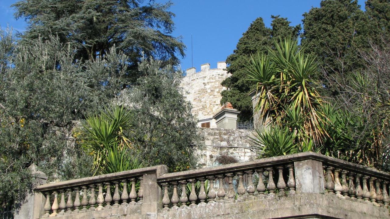 モンテムルロ Borgo Della Rocca Bed & Breakfast エクステリア 写真