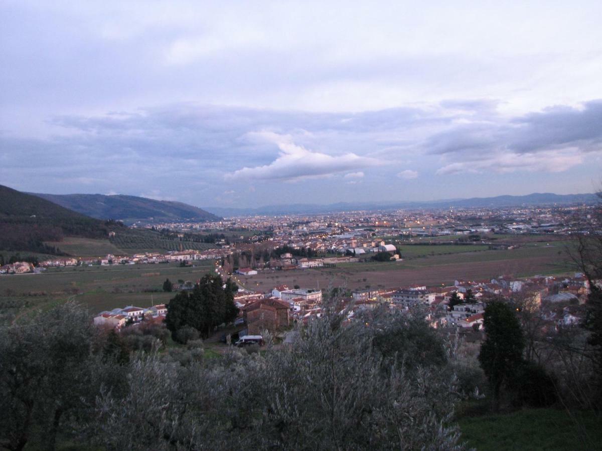 モンテムルロ Borgo Della Rocca Bed & Breakfast エクステリア 写真