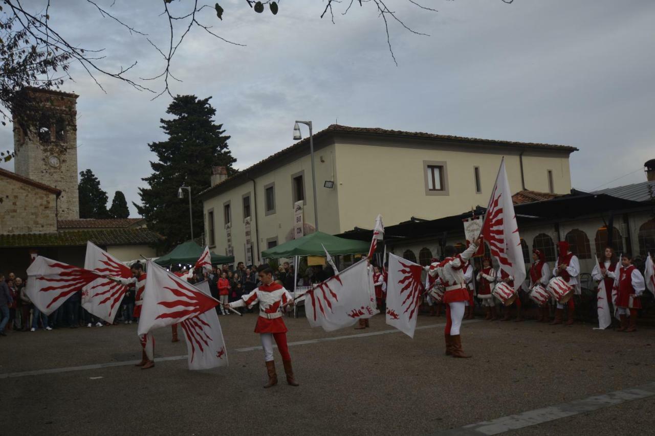モンテムルロ Borgo Della Rocca Bed & Breakfast エクステリア 写真
