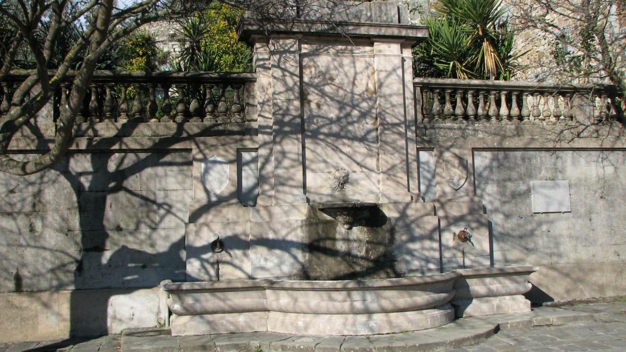 モンテムルロ Borgo Della Rocca Bed & Breakfast エクステリア 写真