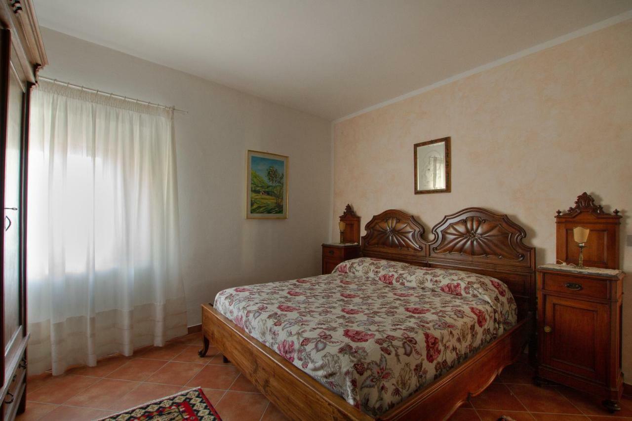 モンテムルロ Borgo Della Rocca Bed & Breakfast エクステリア 写真