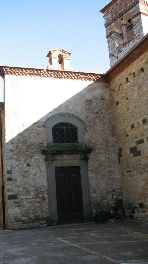 モンテムルロ Borgo Della Rocca Bed & Breakfast エクステリア 写真